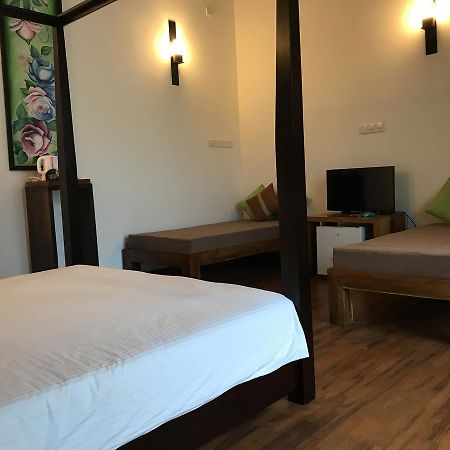 Lespri Grand Hotel Negombo Bagian luar foto