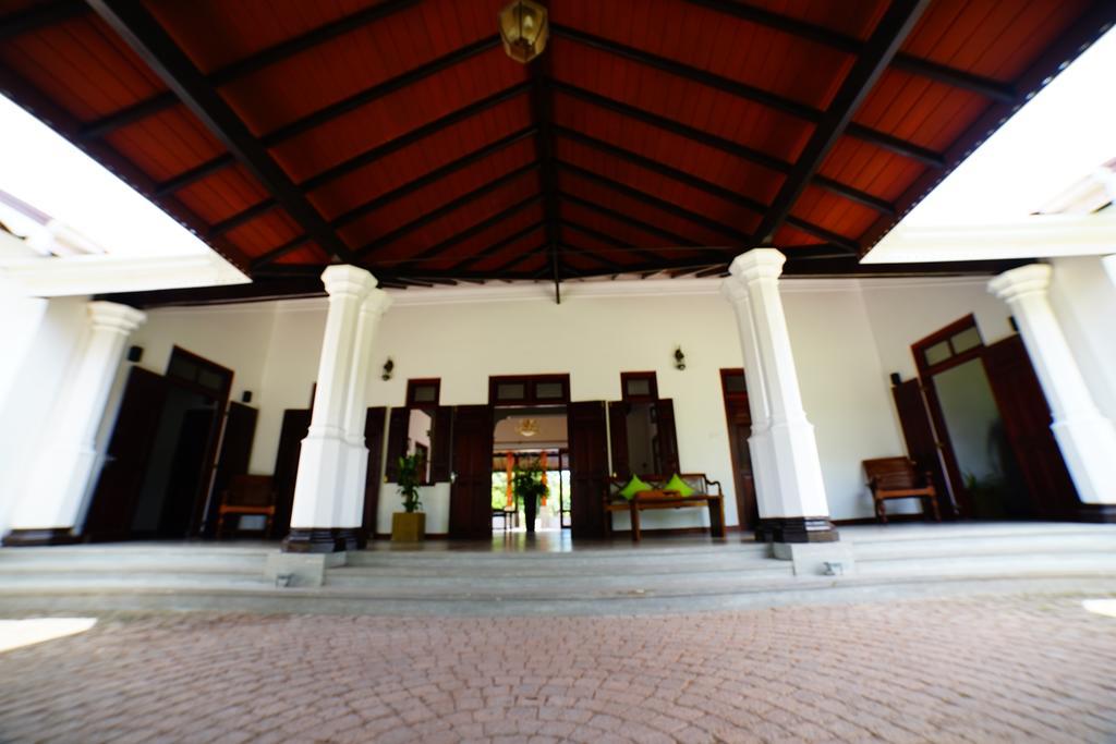Lespri Grand Hotel Negombo Bagian luar foto