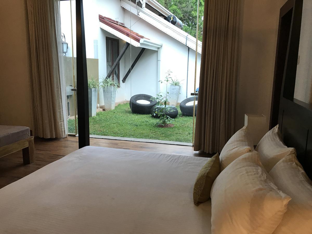 Lespri Grand Hotel Negombo Bagian luar foto