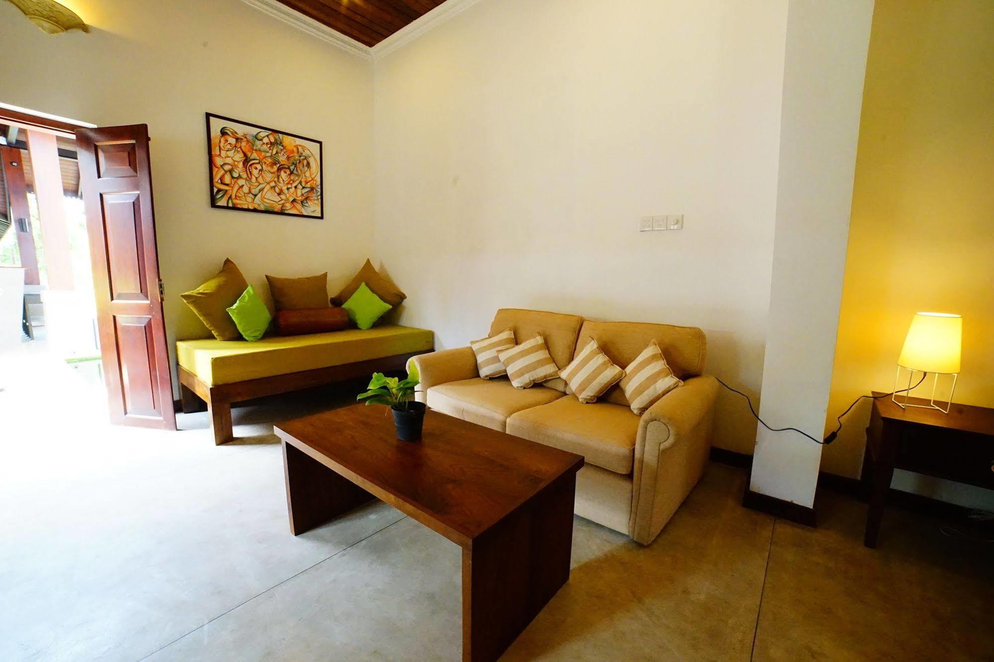 Lespri Grand Hotel Negombo Bagian luar foto