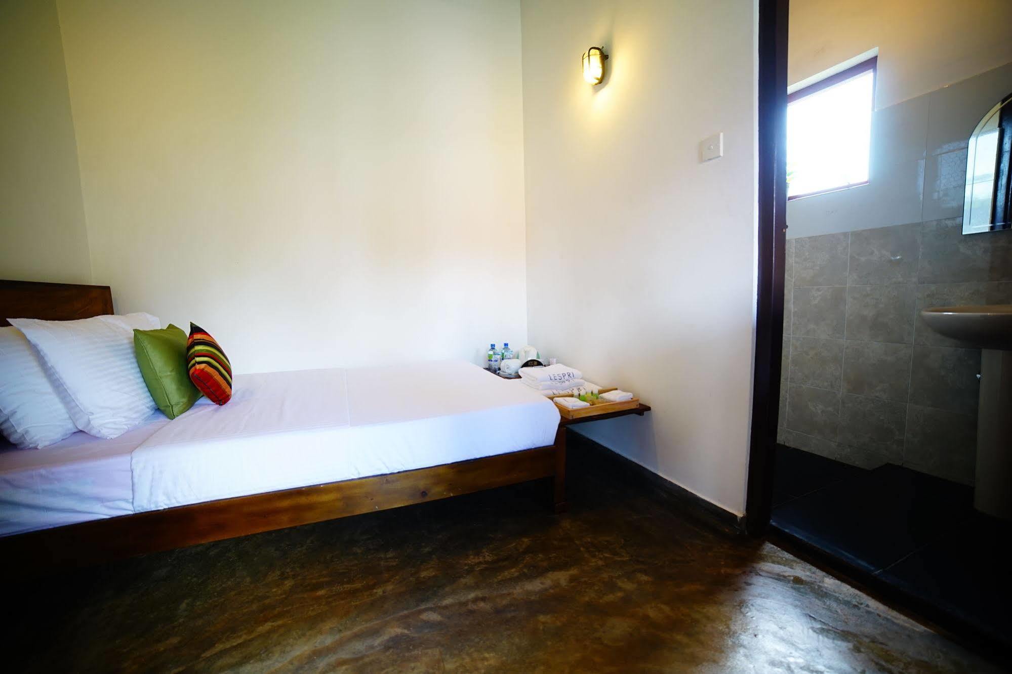 Lespri Grand Hotel Negombo Bagian luar foto