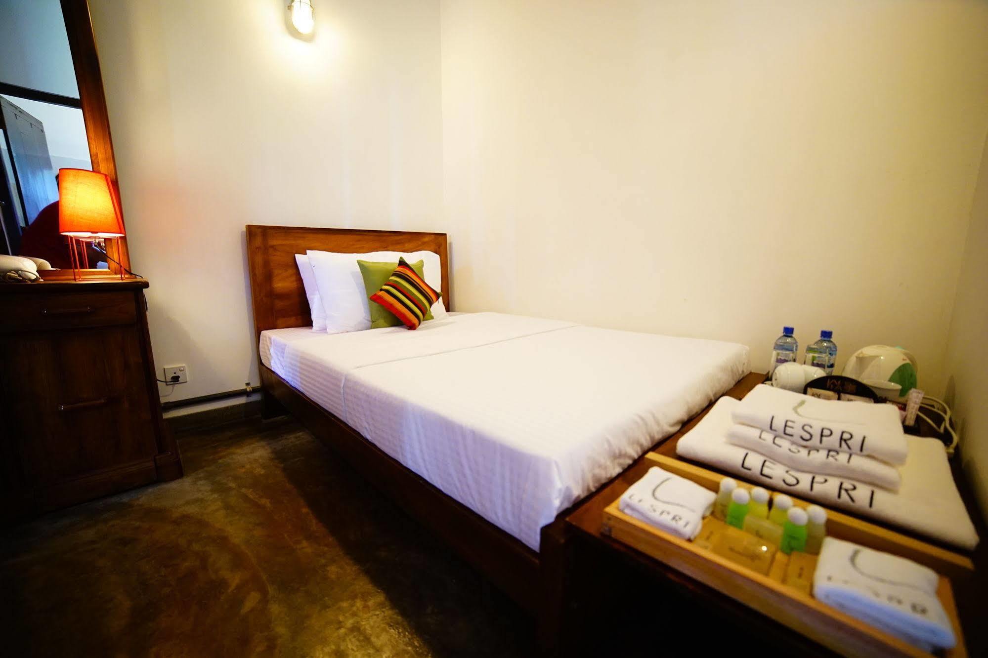 Lespri Grand Hotel Negombo Bagian luar foto